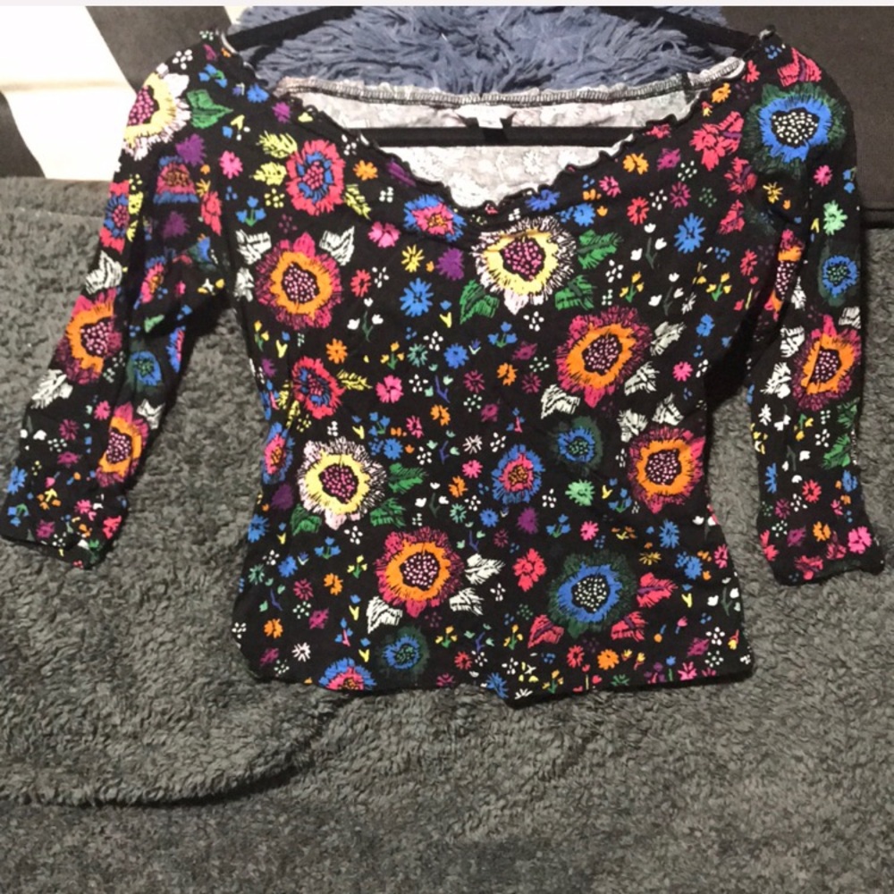 Guess •  Crop Top
